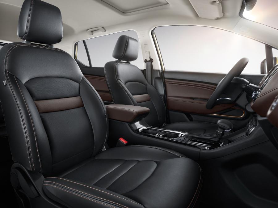 Интерьер Trumpchi GS3 2017 года  (фото 5 из 30)